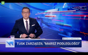 Tusk zarządził marsz podległości Wiadomości TVP pasek.png