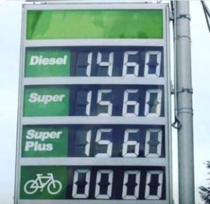 Jazda rowerem jest tania.jpg