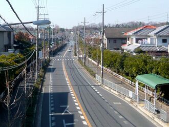 梅の里住宅中バス停付近 陸橋より - panoramio.jpg